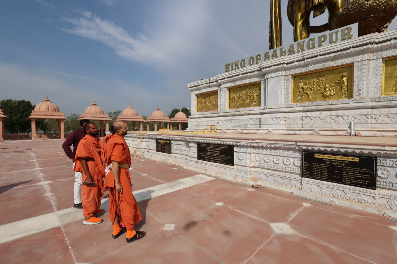 18-02-2025 Swamiji Visit salangpur dham (6)