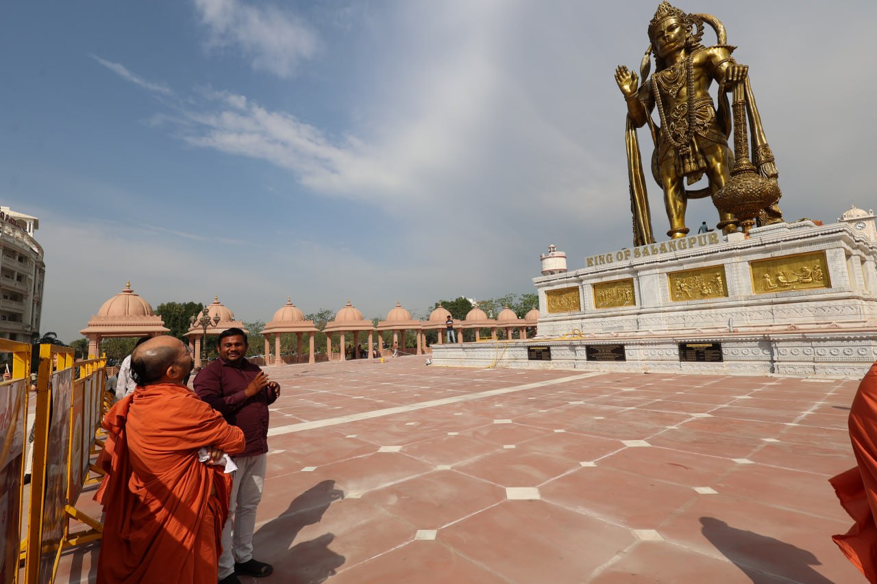 18-02-2025 Swamiji Visit salangpur dham (8)